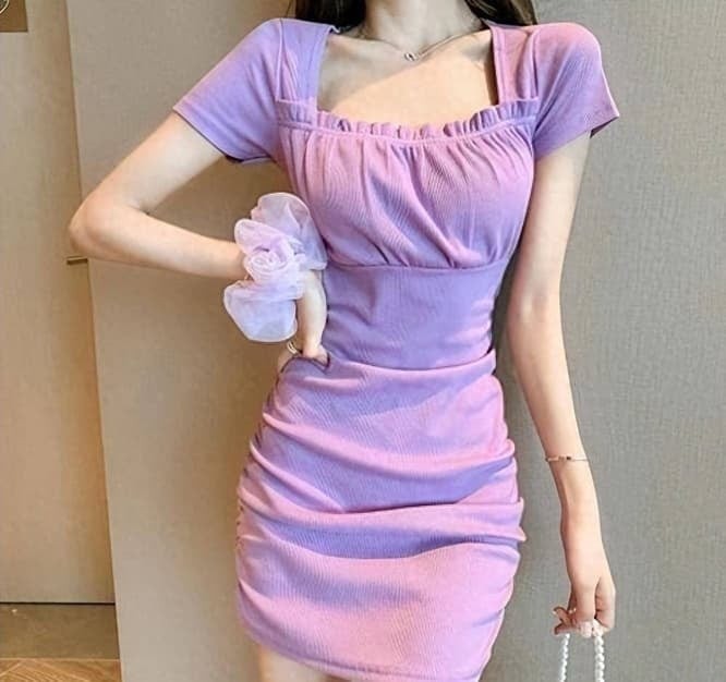 Váy là trang phục giúp tôn lên nét mềm mại và duyên dáng của phụ nữ.