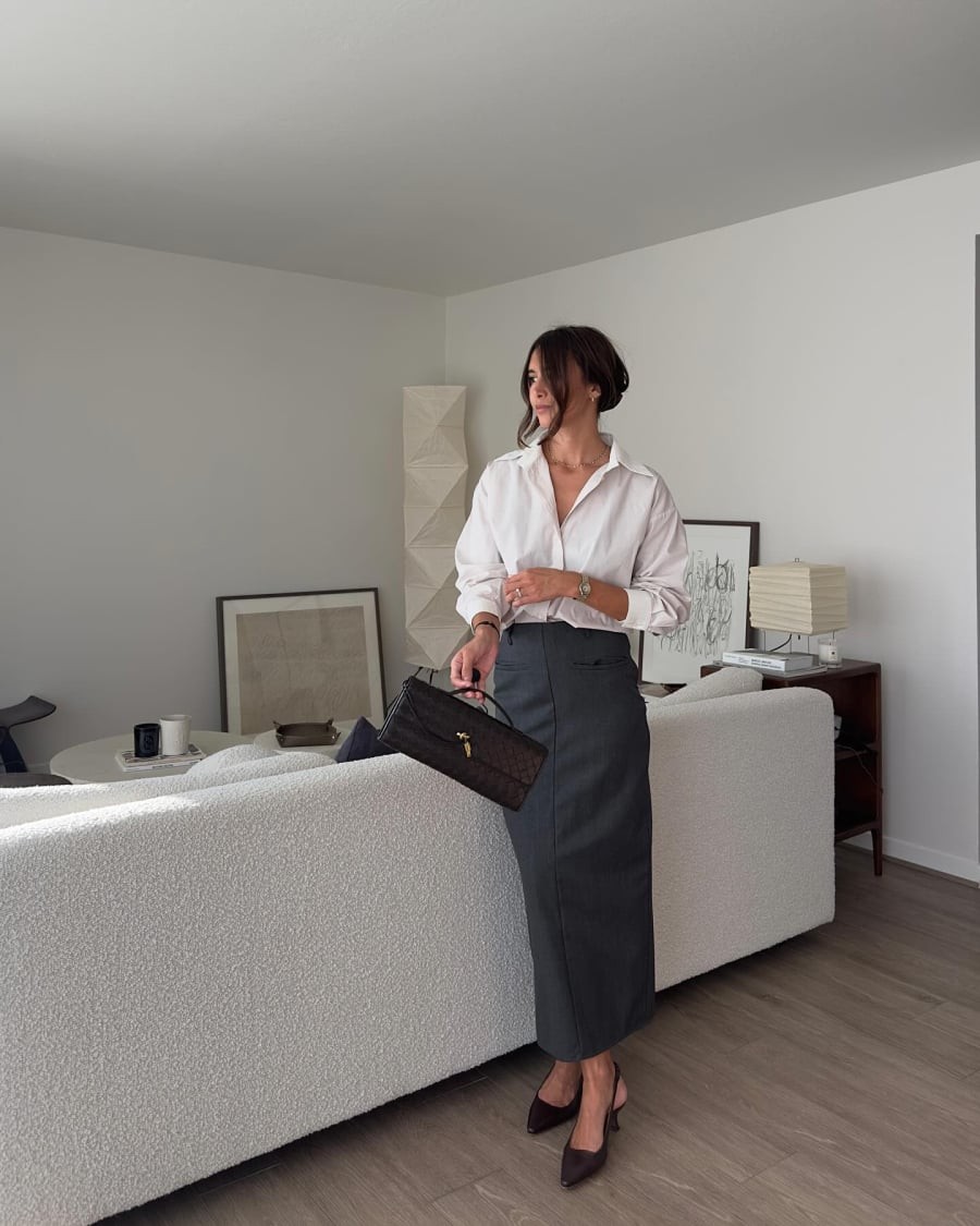 Khi kết hợp cùng các kiểu váy ôm hoặc váy suông, tổng thể trang phục lập tức trở nên chỉn chu và tinh tế.