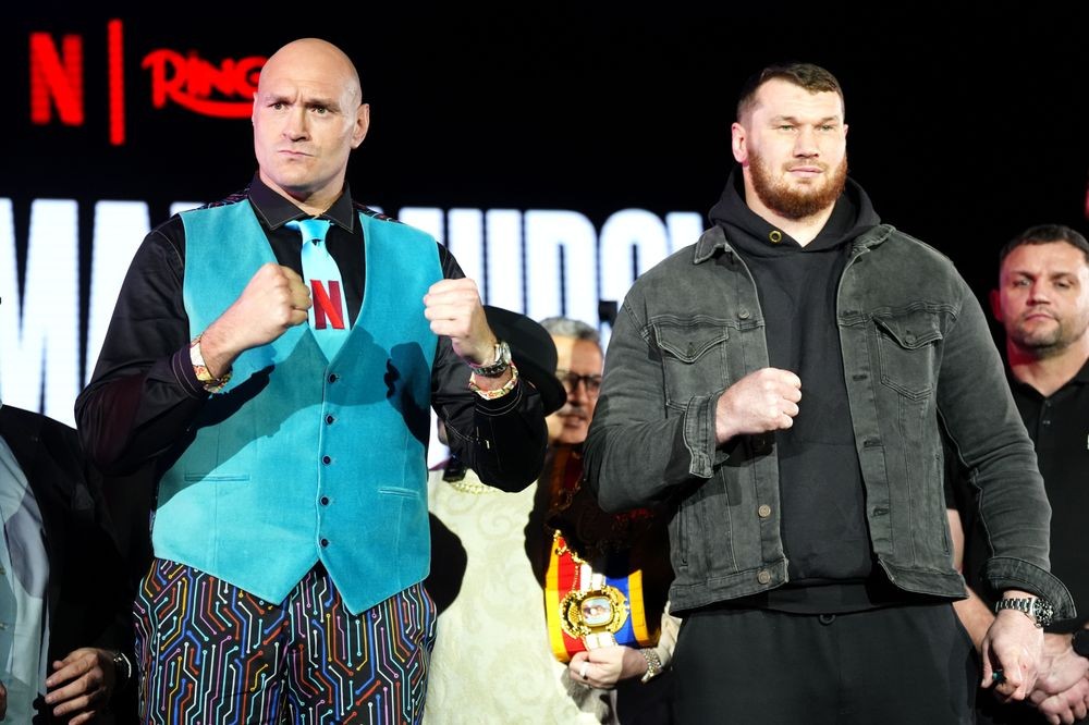 Tyson Fury và Arslanbek Makhmudov tại họp báo