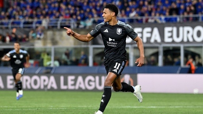 Watkins tỏa sáng cho Aston Villa.