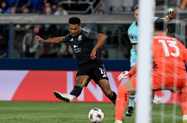 Watkins lập cú đúp bàn thắng cho Aston Villa.