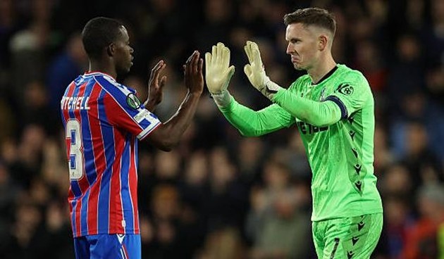 Hàng phòng ngự Crystal Palace để lại dấu ấn nhất định.