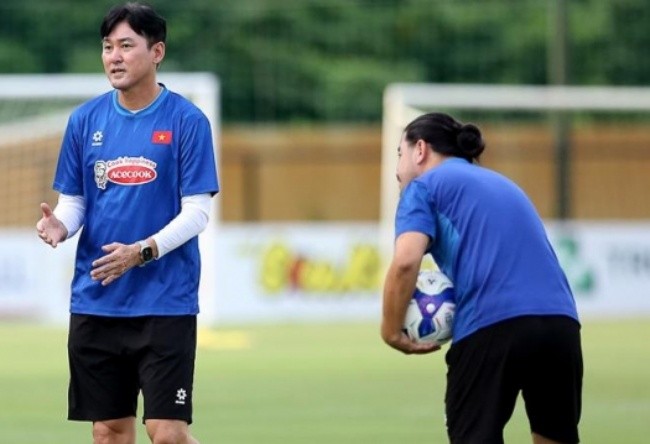 HLV Lee Jung Soo rời BHL tuyển Việt Nam.