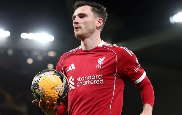 Robertson tạm biệt sân Anfield sau 9 năm