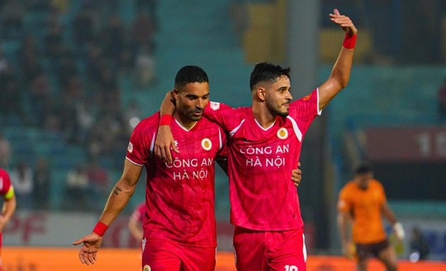 Công an Hà Nội đang băng băng về đích tại V-League.