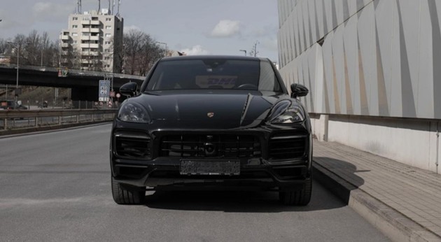 Chiếc Porsche Cayenne GTS Coupe từng được Lionel Messi lái chuẩn bị được đem đấu giá.