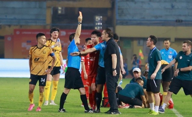 Việc Popov nhận thẻ đỏ khiến Viettel phẫn nộ