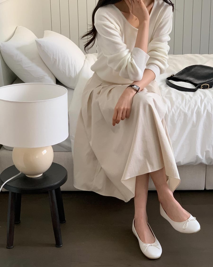 Giày búp bê đính nơ là lựa chọn lý tưởng cho những ai theo đuổi phong cách nữ tính nhưng vẫn đề cao sự tiện dụng. 