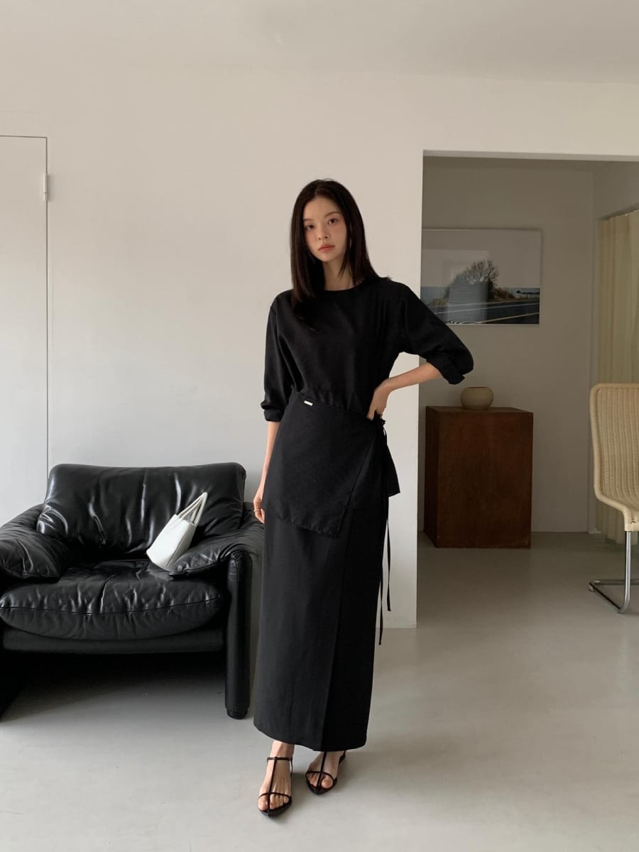 Kiểu váy này giúp ánh nhìn di chuyển theo chiều dọc, từ đó làm tổng thể trông thanh mảnh hơn.