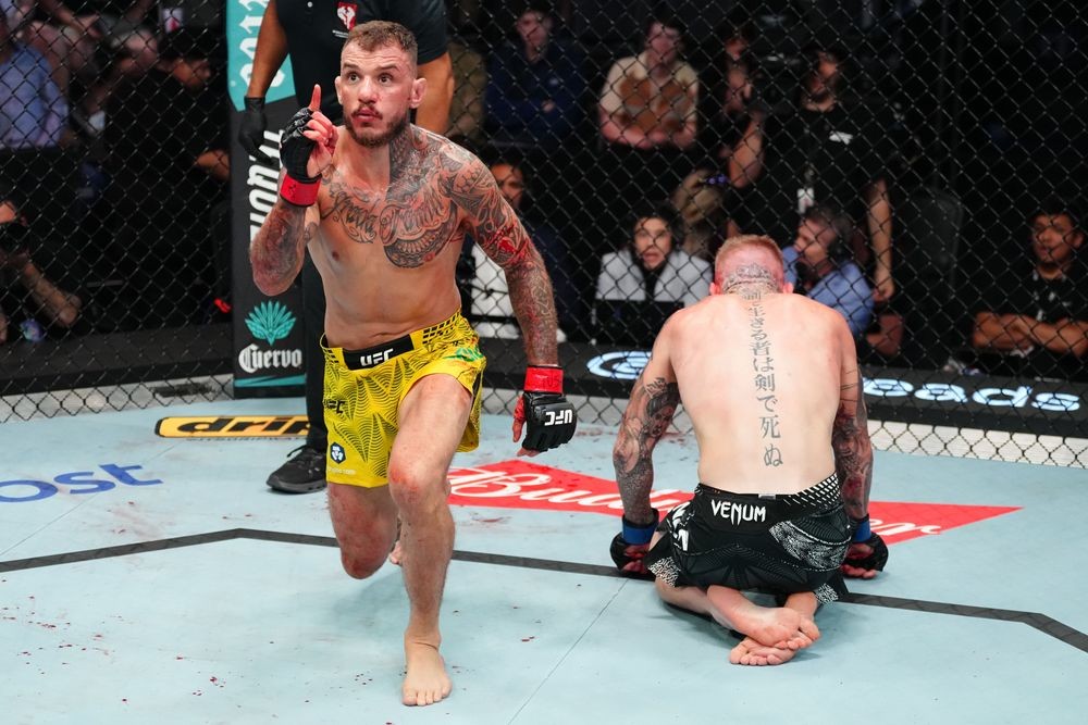 Renato Moicano ăn mừng chiến thắng trước Chris Duncan tại UFC Vegas 115