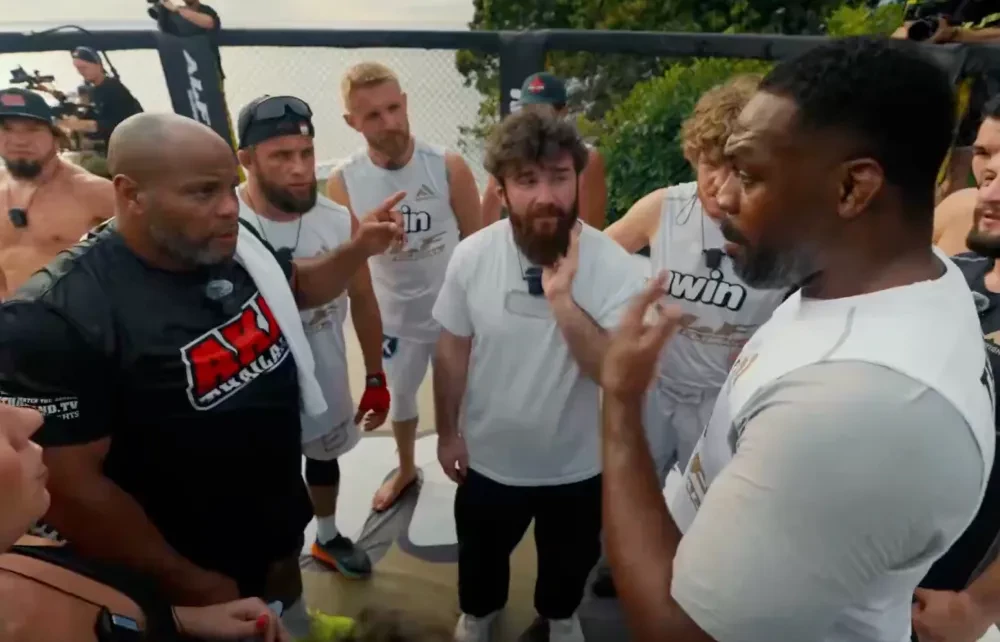Jon Jones và Daniel Cormier đối đầu nhau trong chương trình thực tế.