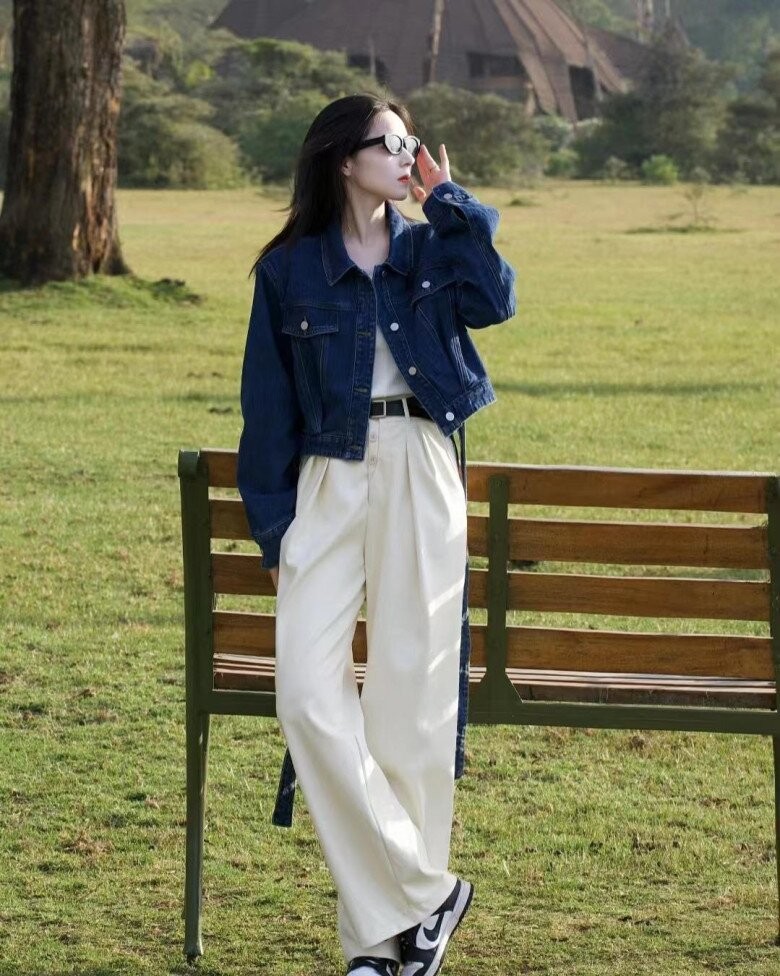 Cách phối này phù hợp với những ai muốn làm mới phong cách nhưng vẫn giữ được sự an toàn và dễ mặc.