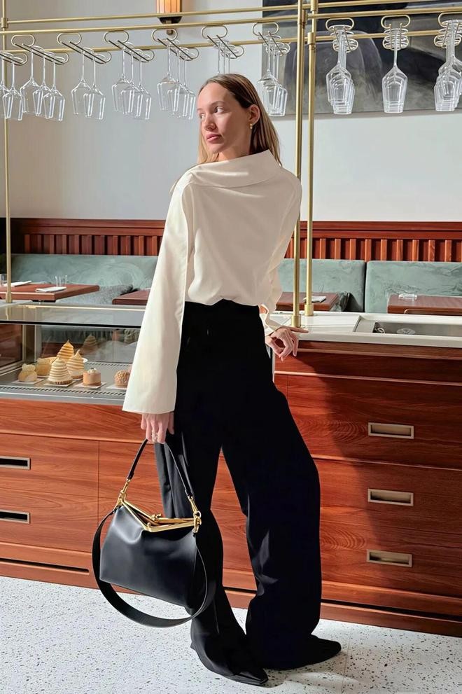 Sự xuất hiện của kiểu sơ mi “thiết kế ngược” đã mở ra một hướng tiếp cận hoàn toàn khác. 