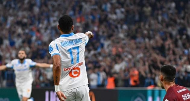 Aubameyang giúp Marseille có khởi đầu suôn sẻ.