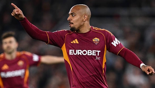 Hattrick của Malen nhấn chìm Pisa.