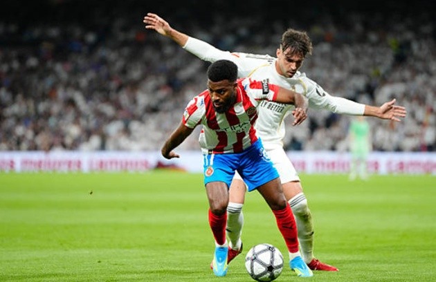 Raul Asencio (6.9): Chơi tròn vai, không thực sự gặp rắc rối và trang bị cho mình tâm lý thi đấu đủ tốt.