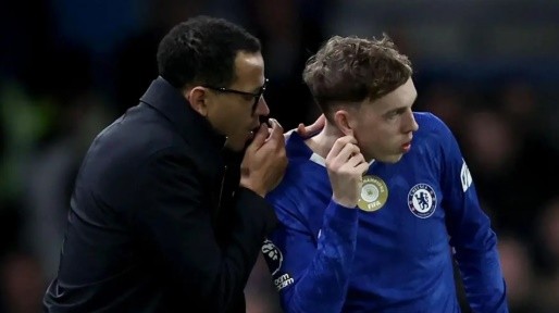 HLV Rosenior tiết lộ lý do giúp cho Cole Palmer phát huy tối đa khả năng.