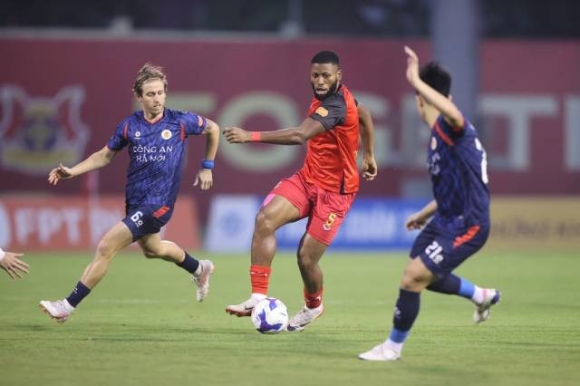 Đề xuất tăng số lượng ngoại binh lên 5 người tại V-League 2026-2027 gây tranh cãi.