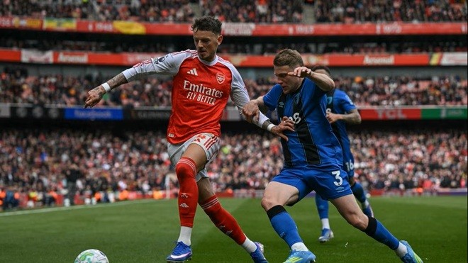 Ben White (5,9): Một màn trình diễn thiếu ổn định. Nhiều lần bị hở sườn, bao gồm cả tình huống dẫn đến bàn mở tỷ số, dù vẫn rất nỗ lực dâng cao hỗ trợ tấn công khi có cơ hội.