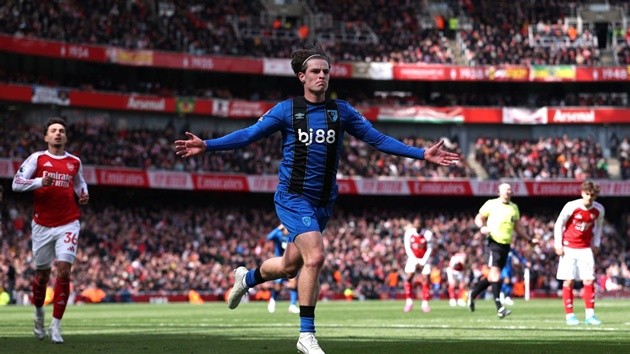 Arsenal thua bạc nhược Bournemouth tại Emirates