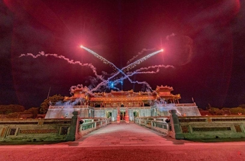 Bên cạnh các hoạt động chính, chương trình còn mở rộng nhiều không gian trải nghiệm như trò chơi cung đình, trình diễn áo dài Huế kết hợp Hanbok, trải nghiệm thực tế ảo “Đi tìm Hoàng cung đã mất” hay không gian “Đế đô khảo cổ ký”, góp phần làm phong phú hành trình khám phá di sản.

