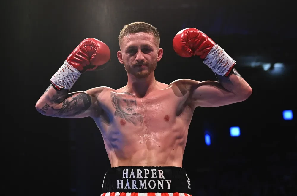 Ryan Garner ăn mừng chiến thắng trước Cristian Bielma