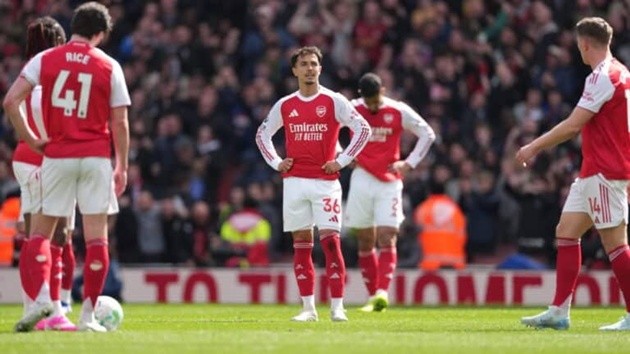 Arsenal thua sốc trước Bournemouth.