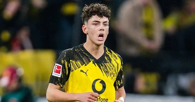 Samuele Inacio lọt vào tầm ngắm của Barca và PSG