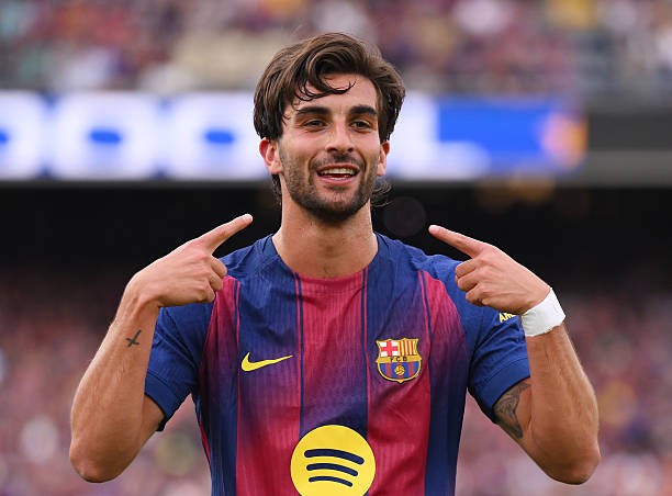 Ferran Torres — 8.5 điểm: Lập 1 cú đúp tuyệt đẹp để chấm dứt chuỗi phong độ tệ hại, đồng thời cho thấy sự liên kết cực tốt với các đối tác trên hàng công. Một màn trình diễn đầy tự tin và hứa hẹn.