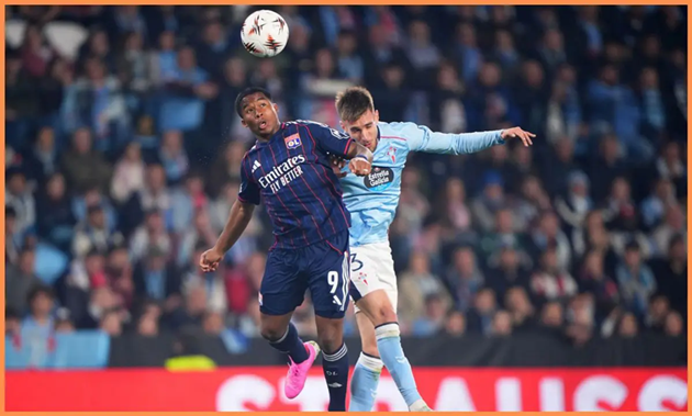 Miguelza (phải) được không ít đội bóng lớn ở Anh nhắm đến.