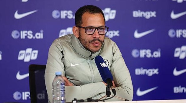 Liam Rosenior hy vọng Chelsea có thể đánh bại Manchester City.