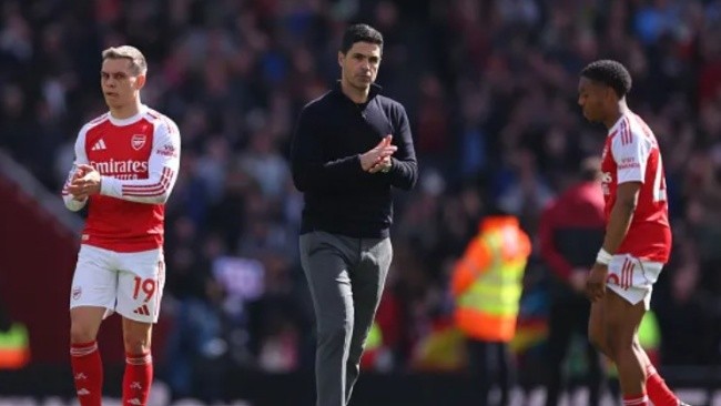 Ghế nóng của Arteta lung lay.