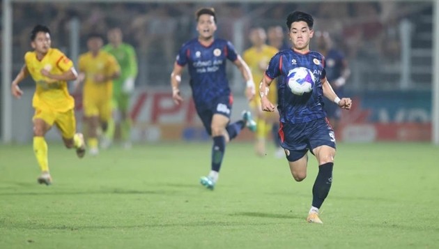 Đình Bắc ghi bàn không thể giúp Công an Hà Nội giành chiến thắng.