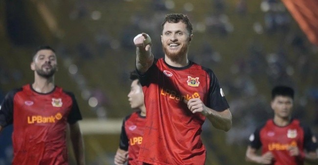 Geovane Magno ghi bàn cho Ninh Bình.