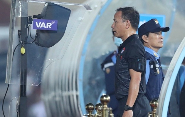 Trọng tài Nguyễn Trung Kiên không cho Nam Định hưởng phạt đền