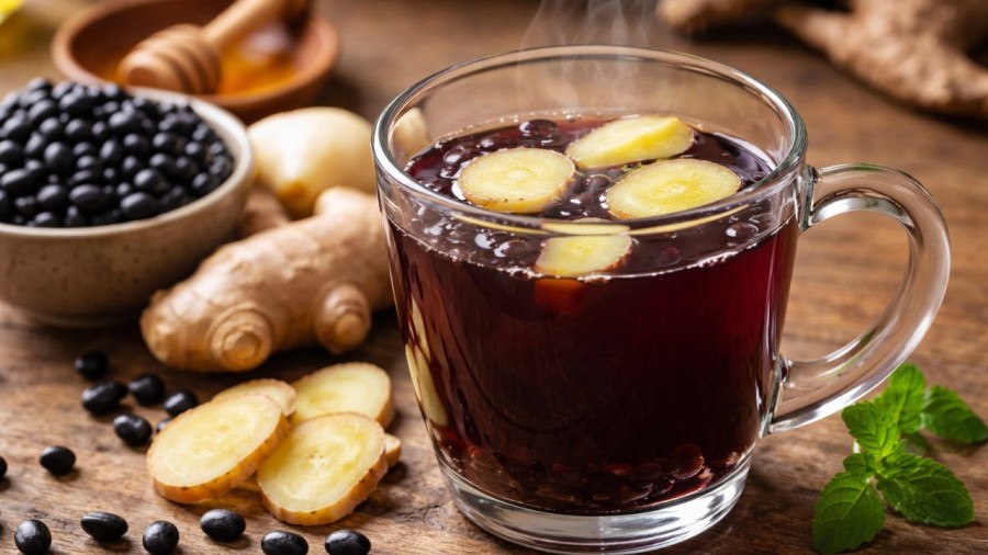 Thêm gừng vào nước đậu đen giúp tăng thêm hương vị