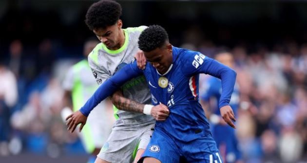  O'Reilly (trái) được các chuyên gia khen ngợi.