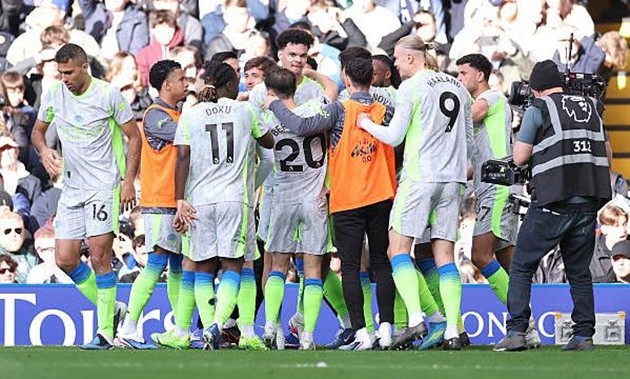 Manchester City dễ dàng khai thác điểm yếu của hàng thủ Chelsea.