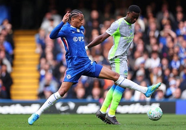 Marc Guehi (8.5): Màn trình diễn không thể xuyên phá trước đội bóng cũ, ghi bàn nâng tỷ số bằng pha dứt điểm đầy tinh tế và điềm tĩnh.