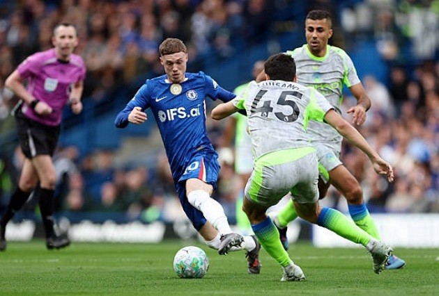 Abdukodir Khusanov (7.6): Duy trì sự tập trung cao độ với pha chặn bóng quan trọng trước Joao Pedro và suýt lập siêu phẩm từ một tình huống dứt điểm tầm xa.