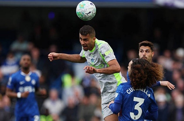 Rodri (7): Dù khởi đầu chậm chạp và thường xuyên phải đuổi bóng, anh đã kịp lấy lại nhịp độ để kiểm soát hoàn toàn khu trung tuyến trong hiệp hai.