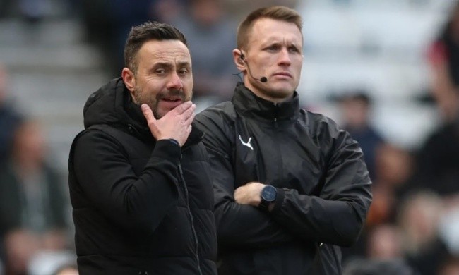 Tottenham rớt xuống nhóm cầm đèn đỏ.