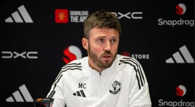 Carrick phải đau đầu trước lần đại chiến với Leeds.