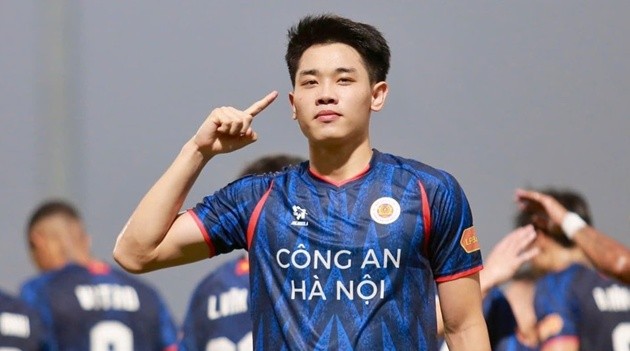 Đình Bắc giải tỏa cơn khát bàn thắng tại V-League