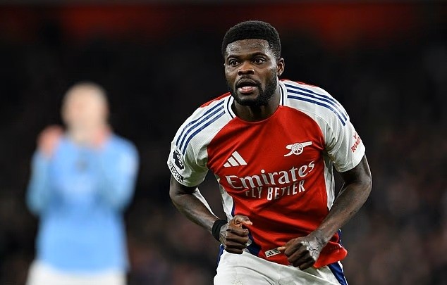 Partey tiếp tục bị phụ nữ khởi kiện.