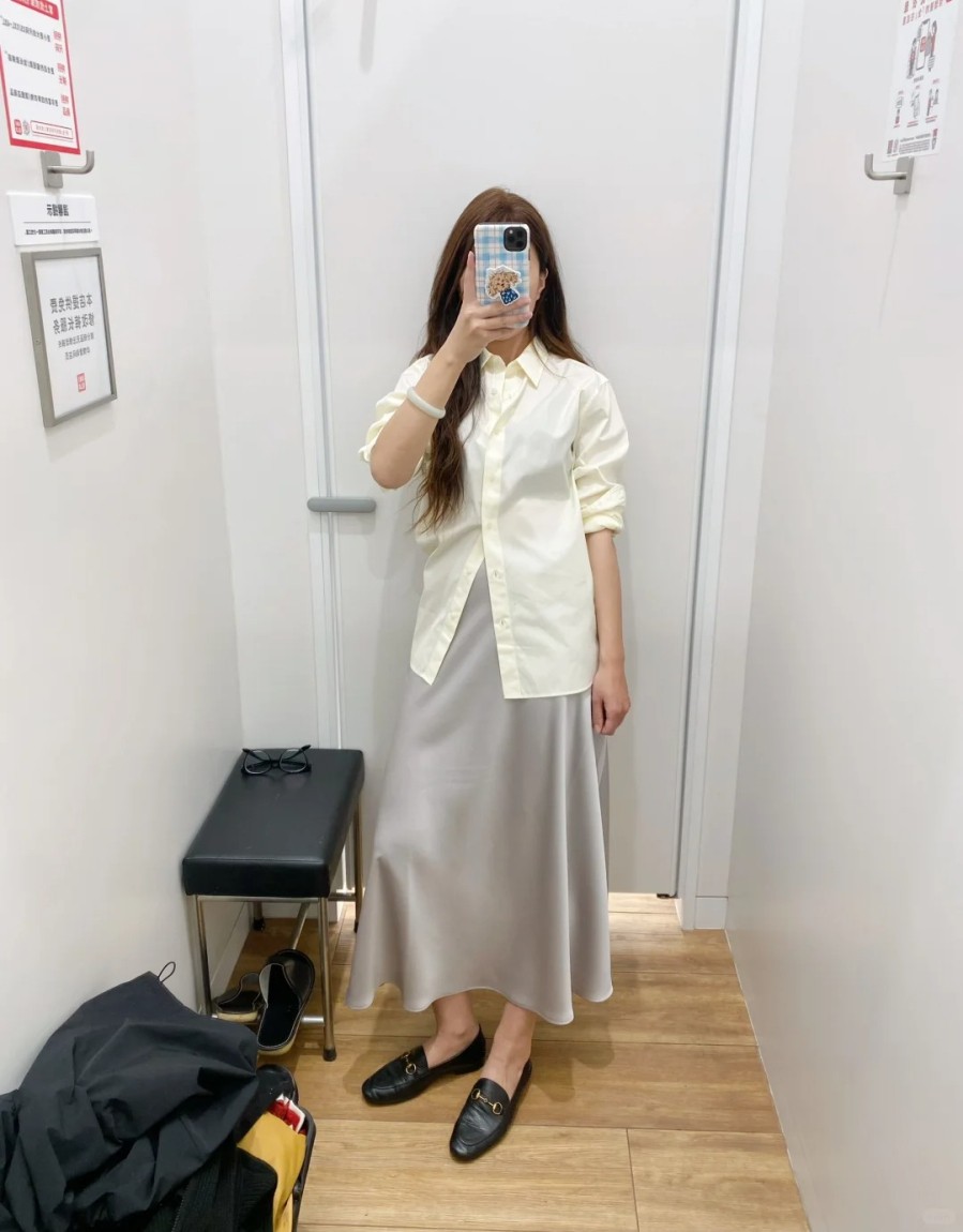 Những gam màu như trắng, xanh nhạt hoặc trung tính sẽ giúp tổng thể dễ nhìn và thanh lịch hơn.