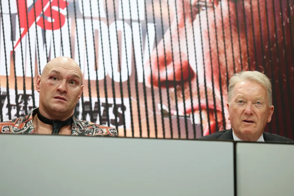 Tyson Fury và Frank Warren trong buổi họp báo