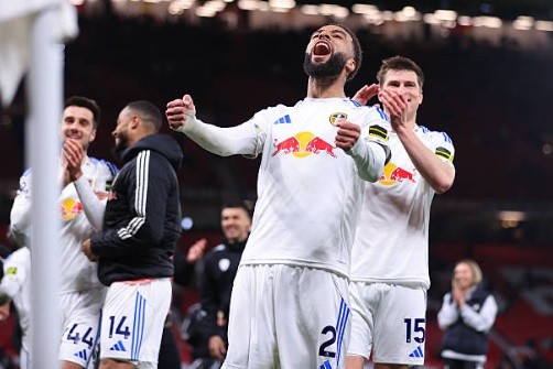 Leeds giành chiến thắng trong trận derby Hoa hồng.