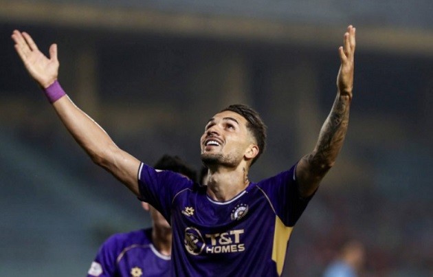 Hoàng Hên và pha ăn mừng đầy ý nghĩa.