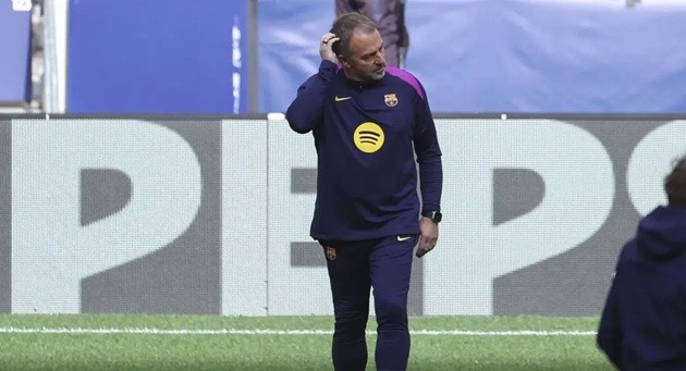 Flick phàn nàn về sân của Atletico Madrid